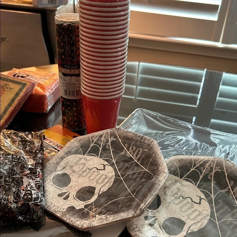 Halloween Assorted Home Party Supplies Set 343 pieces. NWT